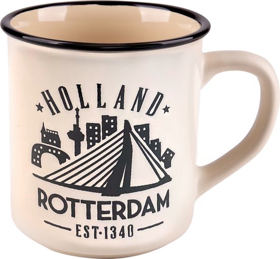 Witte mok met zwarte opdruk van de skyline van Rotterdam, met 'HOLLAND ROTTERDAM EST. 1340'.
