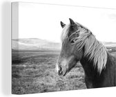 Canvas Schilderij IJslands paard bij een berglandschap - zwart wit - 30x20 cm - Wanddecoratie