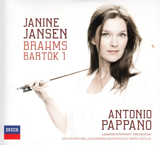 Portret van violiste Janine Jansen met een strijkstok in haar hand. Tekst: "JANINE JANSEN BRAHMS BARTÓK 1 DECCA ANTONIO PAPPANO LONDON SYMPHONY ORCHESTRA"