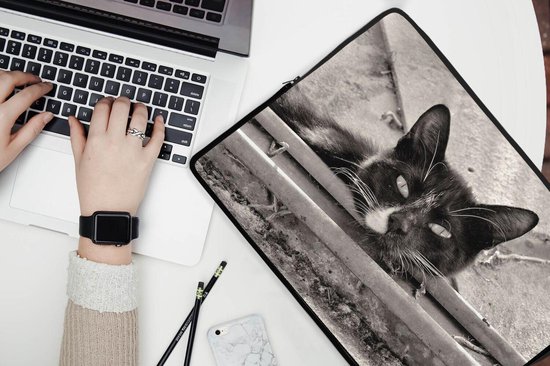 Etui pour ordinateur portable 17 pouces 41x32 cm - Chats en noir et blanc - Etui pour Macbook & Laptop Close-up of a cat - Etui pour ordinateur portable avec photo