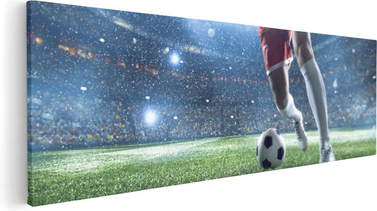 Artaza Canvas Schilderij Voetbal Speler Met De Bal In Een Druk Stadion - 60x20 - Foto Op Canvas - Canvas Print