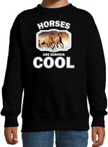 Dieren paarden sweater zwart kinderen - horses are serious cool trui jongens/ meisjes - cadeau bruin paard/ paarden liefhebber - kinderkleding / kleding 110/116