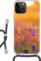 Geschikt voorApple Iphone 14 Pro Max - Crossbody Case - Bloemen - Goud - Zon - Siliconen - Crossbody - Backcover met Koord - Telefoonhoesje met koord - Hoesje met touw