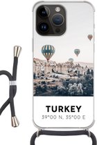 Geschikt voorApple Iphone 14 Pro - Crossbody Case - Luchtballon - Turkije - Zomer - Grijs - Siliconen - Crossbody - Backcover met Koord - Telefoonhoesje met koord - Hoesje met touw