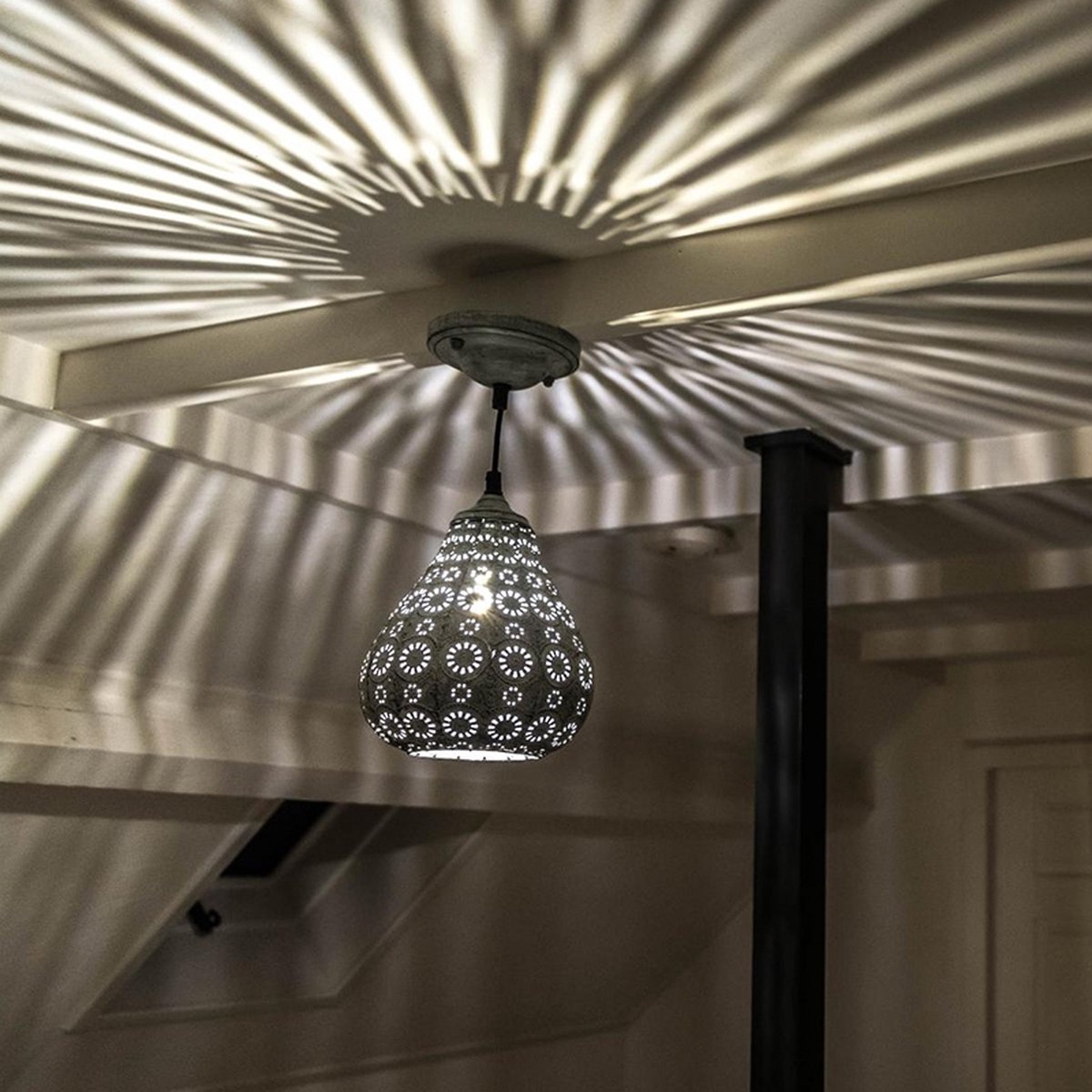 Piantana TRIO Motel – Struttura In Metallo Nichel Opaco, 2 Luci (E27 E E14), Altezza 163,5 Cm