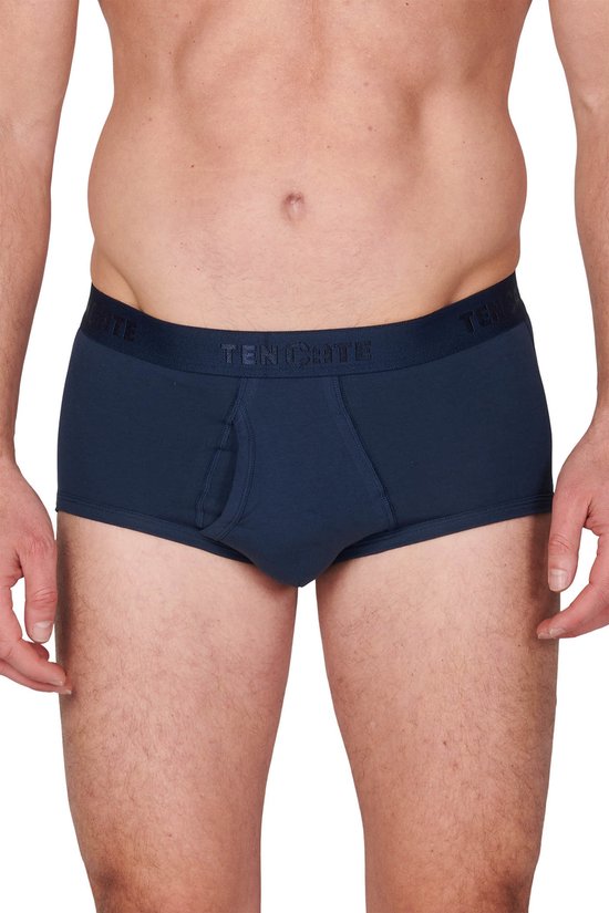 Blauwe Ten Cate slip met donkerblauwe tailleband met logo, gedragen door een man.