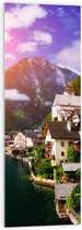 Acrylglas - Traditionele Huisjes aan de Rand van Hallstäter Meer, Oostenrijk - 40x120 cm Foto op Acrylglas (Wanddecoratie op Acrylaat)
