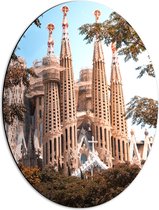 Dibond Ovaal - Sagrada Familia Basiliek - Spanje - 42x56 cm Foto op Ovaal (Met Ophangsysteem)