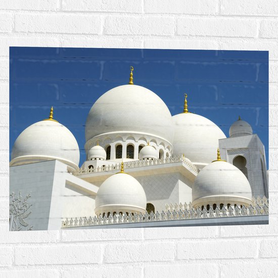 Muursticker - Witte Sjeik Zayed-moskee onder Stralend Blauwe Lucht op Zomerdag in Abu Dhabi - 80x60 cm Foto op Muursticker