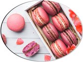 Dibond Ovaal - Doosje Gevuld met Romige Roze Macarons omringd door Bloemblaadjes - 40x30 cm Foto op Ovaal (Met Ophangsysteem)
