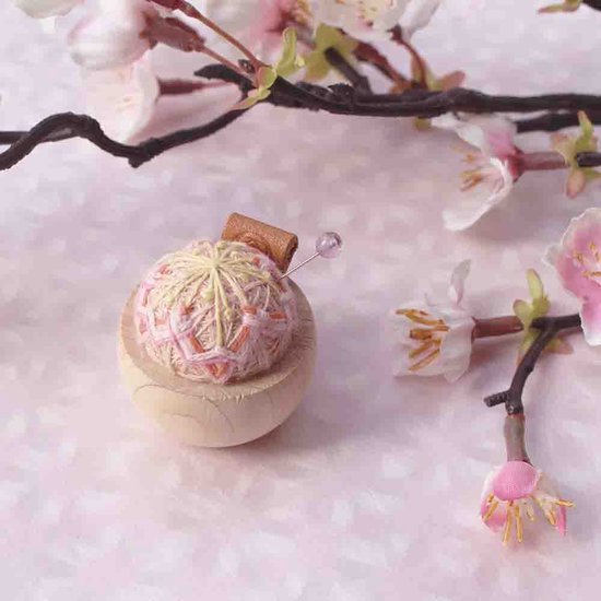 Cohana Sakura Temari speldenkussen ketting roze.