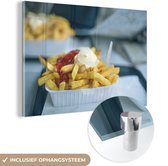 MuchoWow® Glasschilderij 180x120 cm - Schilderij acrylglas - Nederlandse friet met mayonaise en ketchup - Foto op glas - Schilderijen
