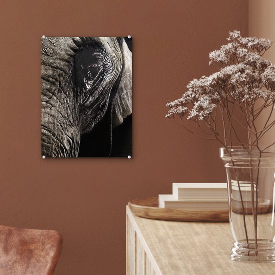 ® Glasschilderij 30x40 cm - Schilderij acrylglas - Olifant - Dieren - Close up - Zwart - Foto op glas - Muurdecoratie woonkamer - Wanddecoratie slaapkamer - Schilderijen
