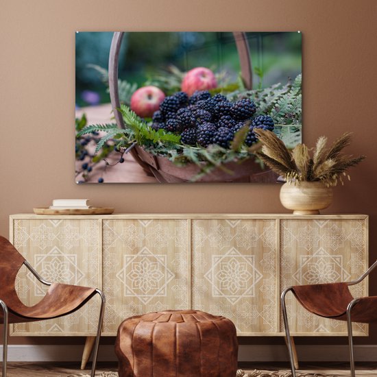 ® Glasschilderij 90x60 cm - Schilderij acrylglas - Bramen - Mand - Appels - Foto op glas - Muurdecoratie woonkamer - Wanddecoratie slaapkamer - Schilderijen