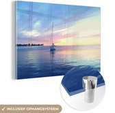 MuchoWow® Glasschilderij 150x100 cm - Schilderij acrylglas - Zeilboot zeilend bij zonsondergang - Foto op glas - Schilderijen