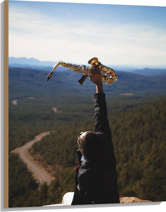 Hout - Man met Trompet aan de Rand van Cliff met Uitzicht - 75x100 cm - 9 mm dik - Foto op Hout (Met Ophangsysteem)