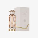 Parfumfles met oranje vloeistof naast een witte parfumdoos, beide met gouden accenten.