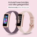 Twee activity trackers met verwisselbare bandjes: een lichtroze en een paars bandje. Beide met rosé gouden rand.