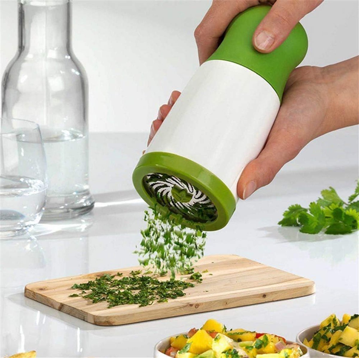 Spice Grinder - Kruidenmolen - 1 stuk - Roestvrijstalen mesjes - Veilig & eenvoudig - Wit & Groen