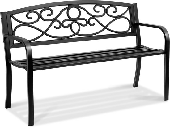 Zwarte metalen tuinbank met gebogen poten en een rugleuning met sierlijk krulpatroon.