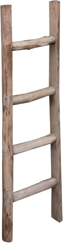 Verticale, lichte houten ladder met dikke, ronde sporten.