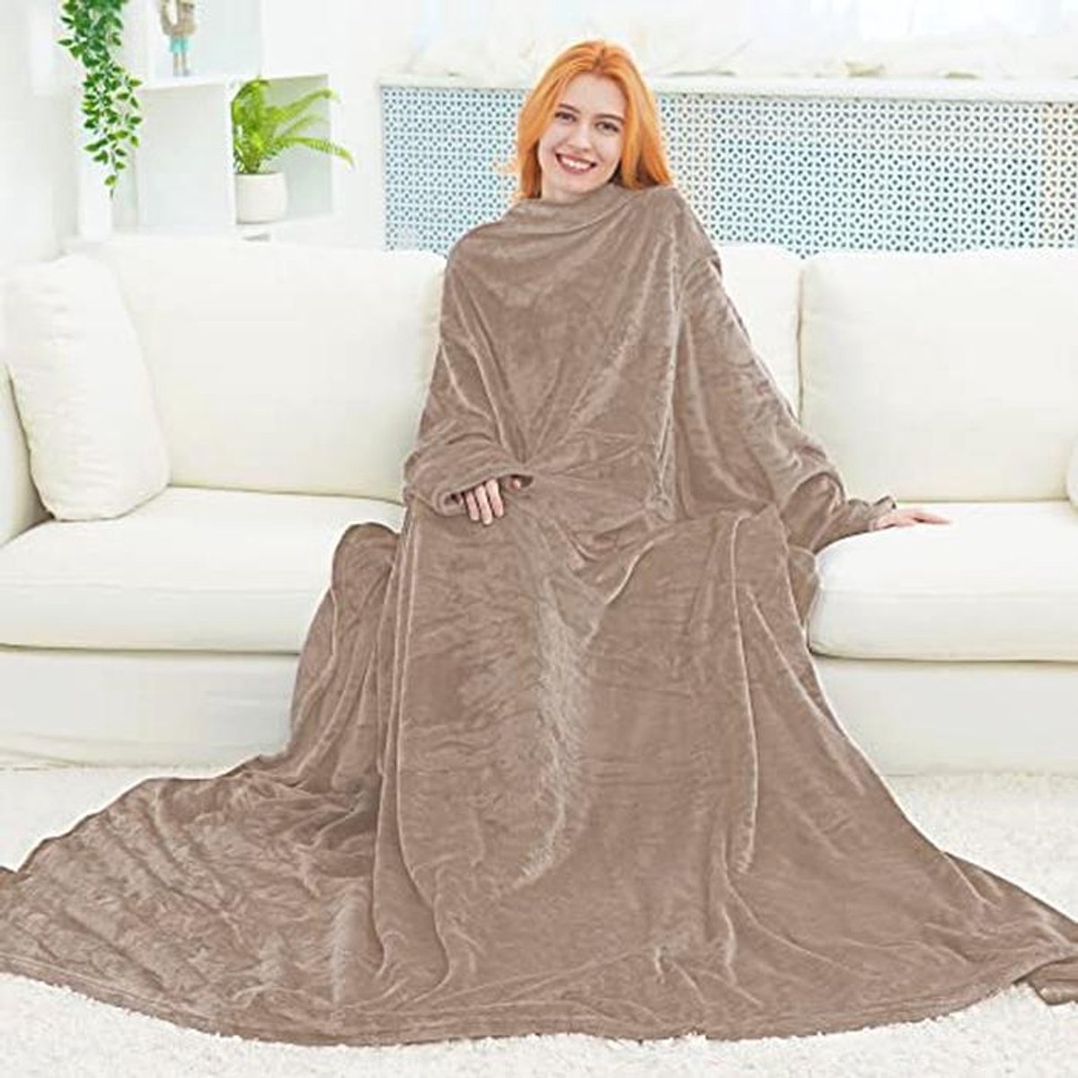 Gooi Plaid met Mouwen - Fleece Dekentje 170 x 200 cm met Zakjes voor TV en Bank, Beige