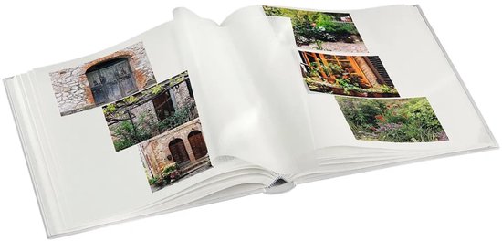 Open grijs fotoboekalbum met diverse foto's van stenen gebouwen en tuinen.