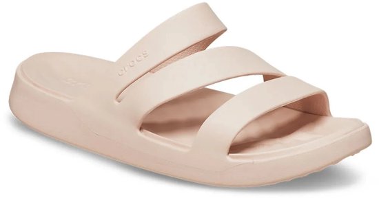 Zachtroze Crocs slippers met drie bandjes en een gestroomlijnd, minimalistisch ontwerp.