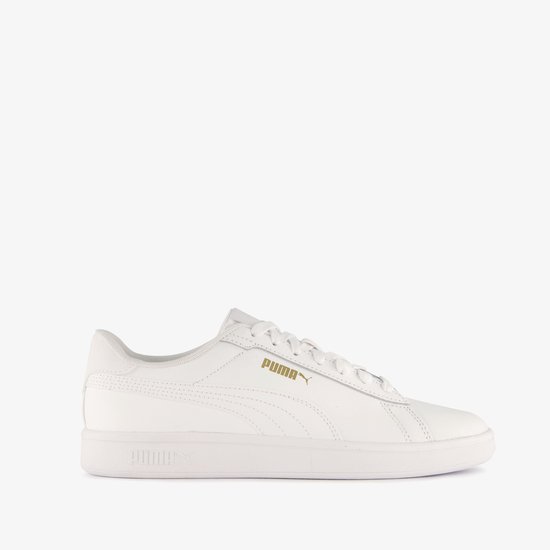 Witte Puma Smash 3.0 L sneaker, gouden Puma-logo op de zijkant.