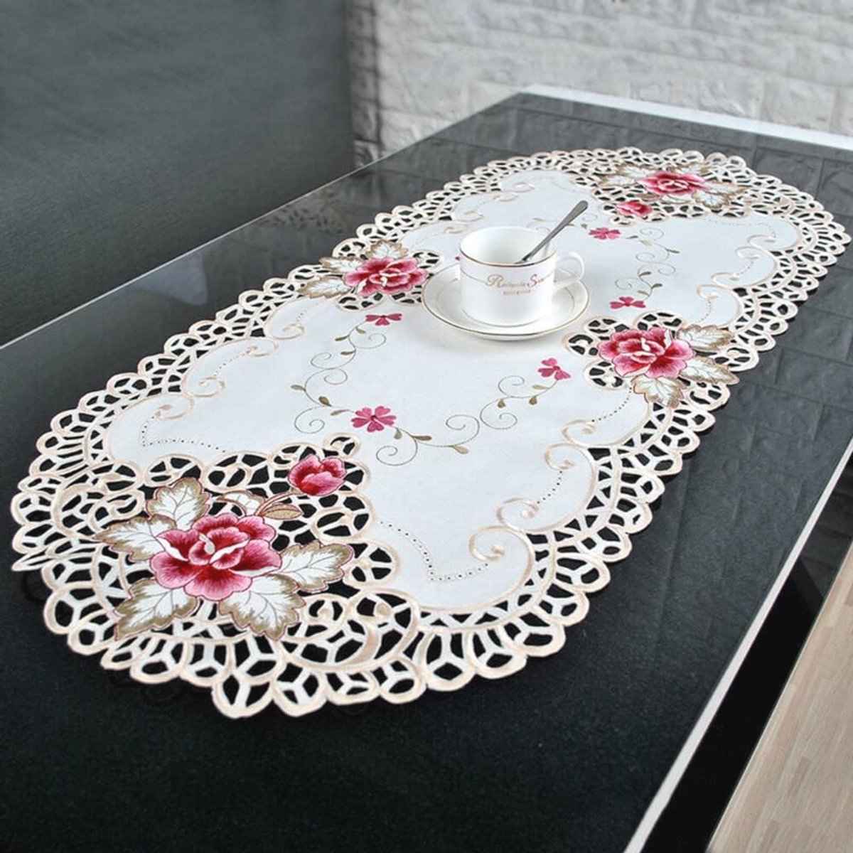 Witte Ovalen Tafelkleed met Borduursel voor Feestelijke Decoratie
