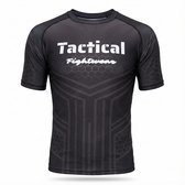 Zwart compressieshirt met opdruk 'Tactical Fightwear' en hexagon- en lijnpatroon, staand model.