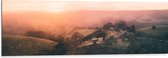 WallClassics - Dibond - Heuvellandschap met Oranjekleurige Lucht - 120x40 cm Foto op Aluminium (Met Ophangsysteem)