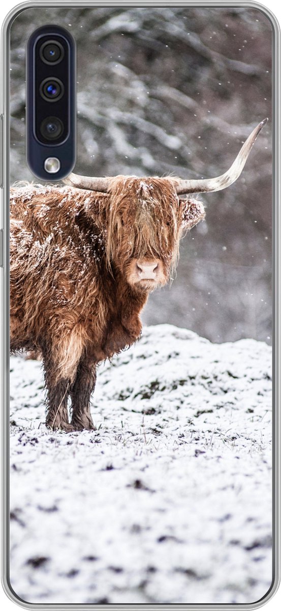 Geschikt voor Samsung Galaxy A50 hoesje - Schotse Hooglander - Boom - Sneeuw - Siliconen Telefoonhoesje