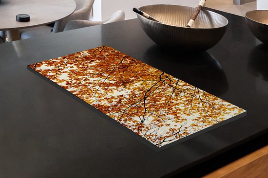 KitchenYeah® Inductie beschermer 30x52 cm - Boom - Herfstbladeren - Seizoenen - Landelijk - Kookplaataccessoires - Afdekplaat voor kookplaat - Inductiebeschermer - Inductiemat - Inductieplaat mat