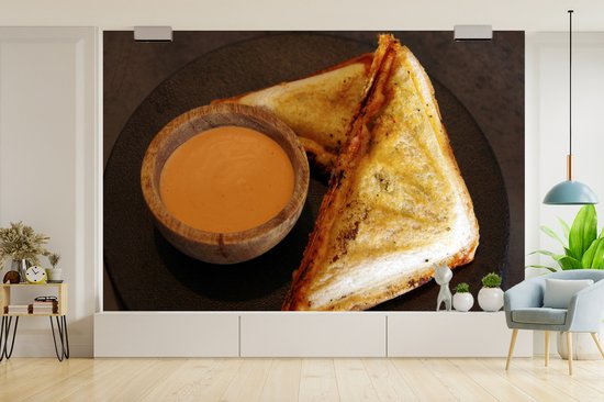 Toasti avec du jambon et du fromage et un fond d' fotobehang sauce épicée