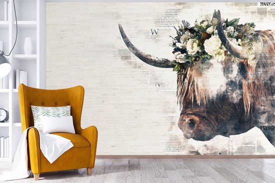 Behang - Fotobehang Schotse hooglander - Koeien - Bloemen - Breedte 390 cm x hoogte 260 cm
