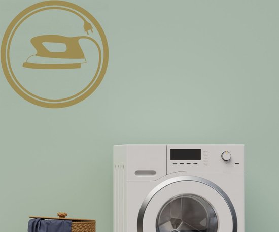 Kind handen wassen in wasruimte geïsoleerd pictogram | Gratis Vector