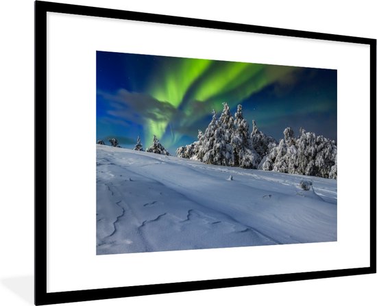 Fotolijst incl. Poster - Noorderlicht - Sneeuw - Boom - Winter - 120x80 cm - Posterlijst