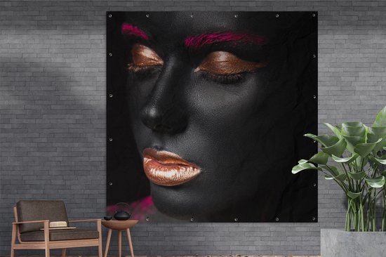 Affiche de Jardin Femme noire avec éléments roses et or - 200x200 cm