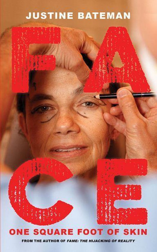Boekcover 'Face' van Justine Bateman. Een close-up van een gezicht, met rode letters 'FACE' eroverheen. Handen tekenen met een potlood op het gezicht.