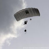 Schilderij Parachutist met bepakking - Dibond - Defensie - 80 x 80 cm