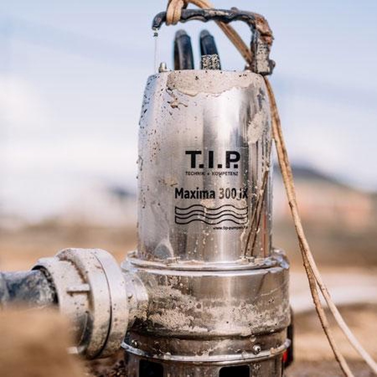 TROTEC Dompelpomp TCW 900 – pomp voor helder en vuil water – debiet 15.000 l /u, vermogen 900 watt, onderdompeldiepte max. 7 m, IPX8 TROTEC Dompelpomp TCW 900 – pomp voor helder en vuil water – debiet 15.000 l /u, vermogen 900 watt, onderdompeldiepte max. 7 m, IPX8
