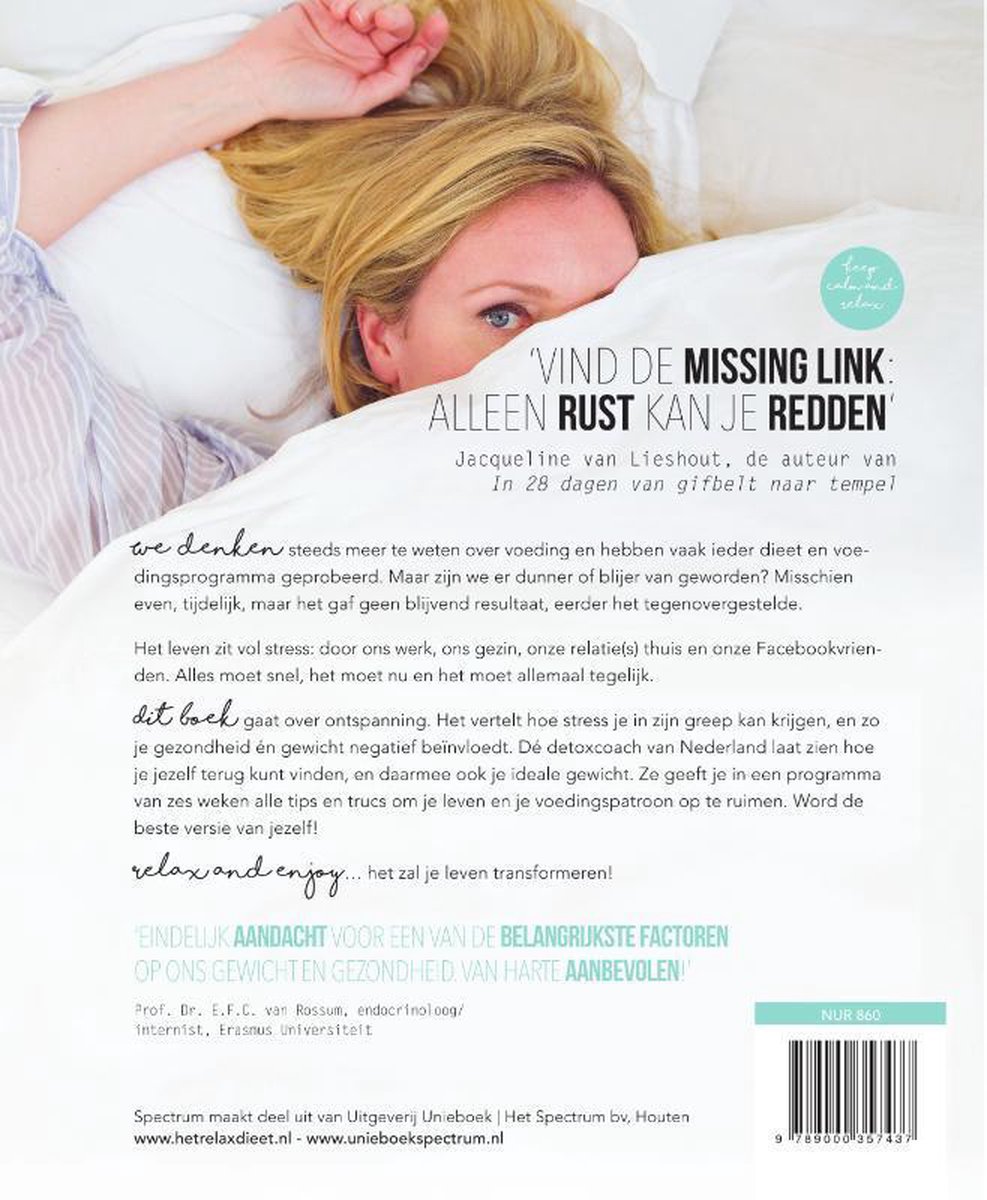 Een vrouw kijkt over een wit dekbed heen. Titel: Vind de missing link: Alleen rust kan je redden. Auteur: Jacqueline van Lieshout.