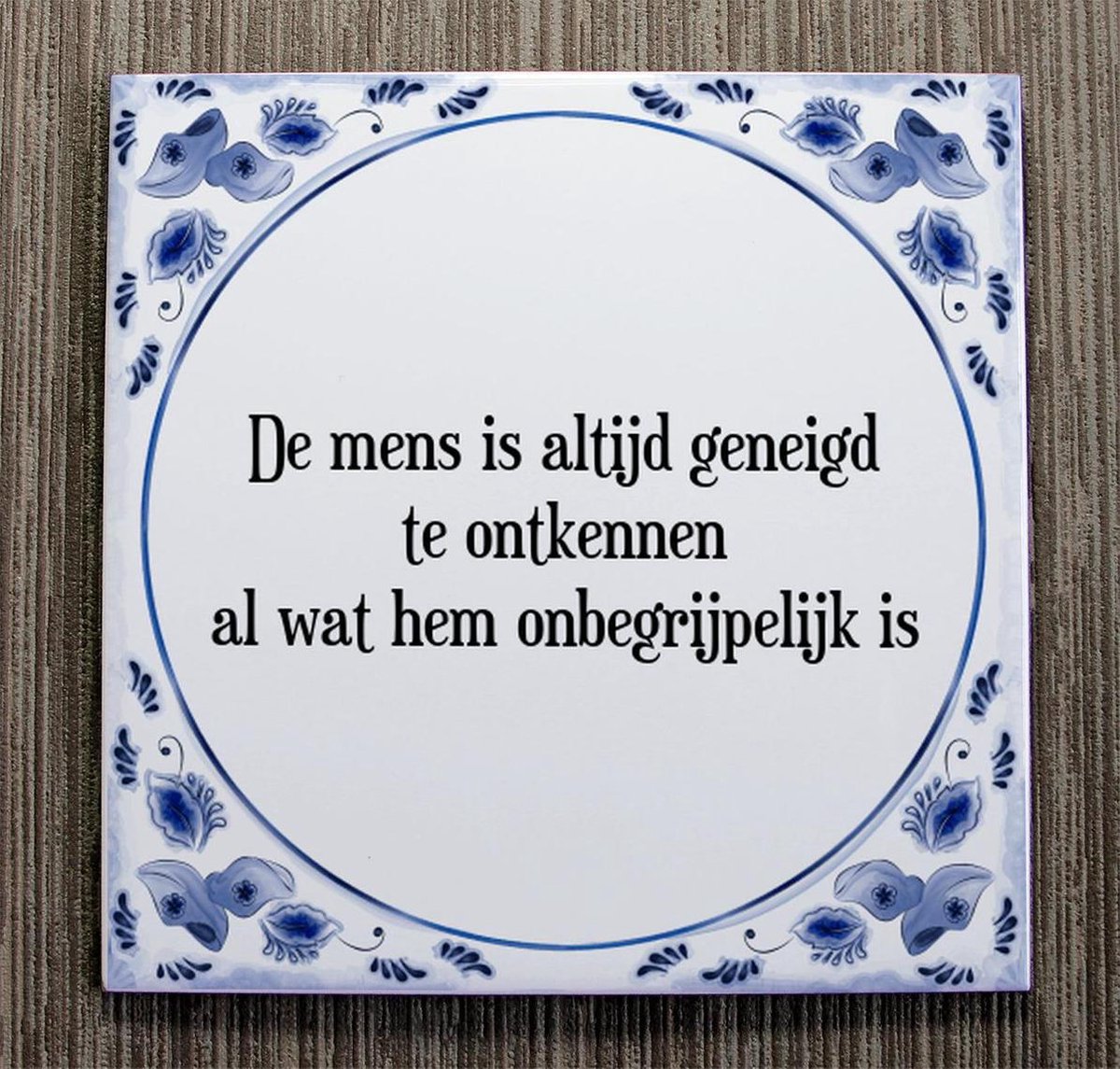 Tegeltje met Spreuk (Tegeltjeswijsheid) De mens is altijd geneigd te