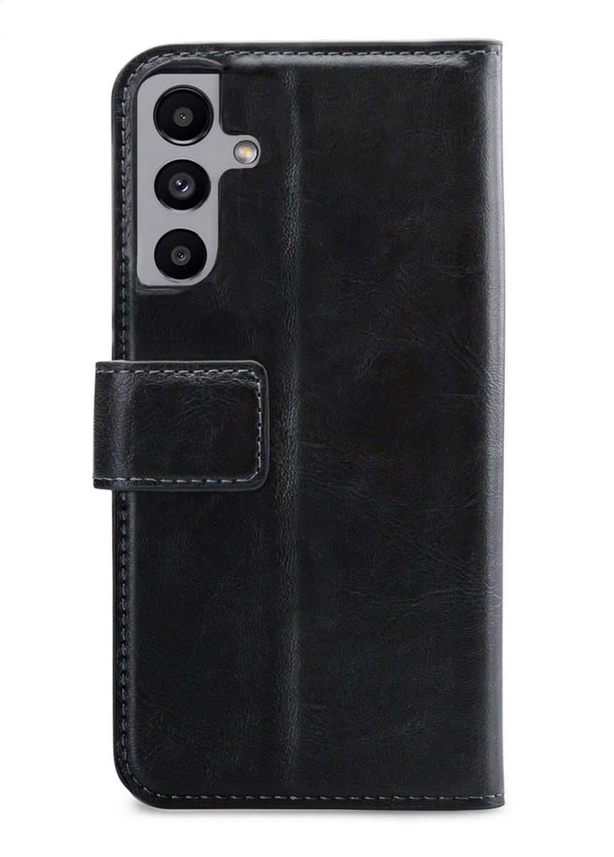Mobilize Telefoonhoesje geschikt voor Samsung Galaxy A04s Hoesje | Mobilize Gelly Wallet Uitneembare 2in1 Bookcase Portemonnee | Pasjeshouder voor 3 Pasjes | Telefoonhoesje voor Pinpas / OV Kaart / Rijbewijs - Zwart