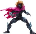 Actiefiguur met oranje haar, zwart masker en roze cape. Zwart pak met blauwe lijnen, op de knieën.