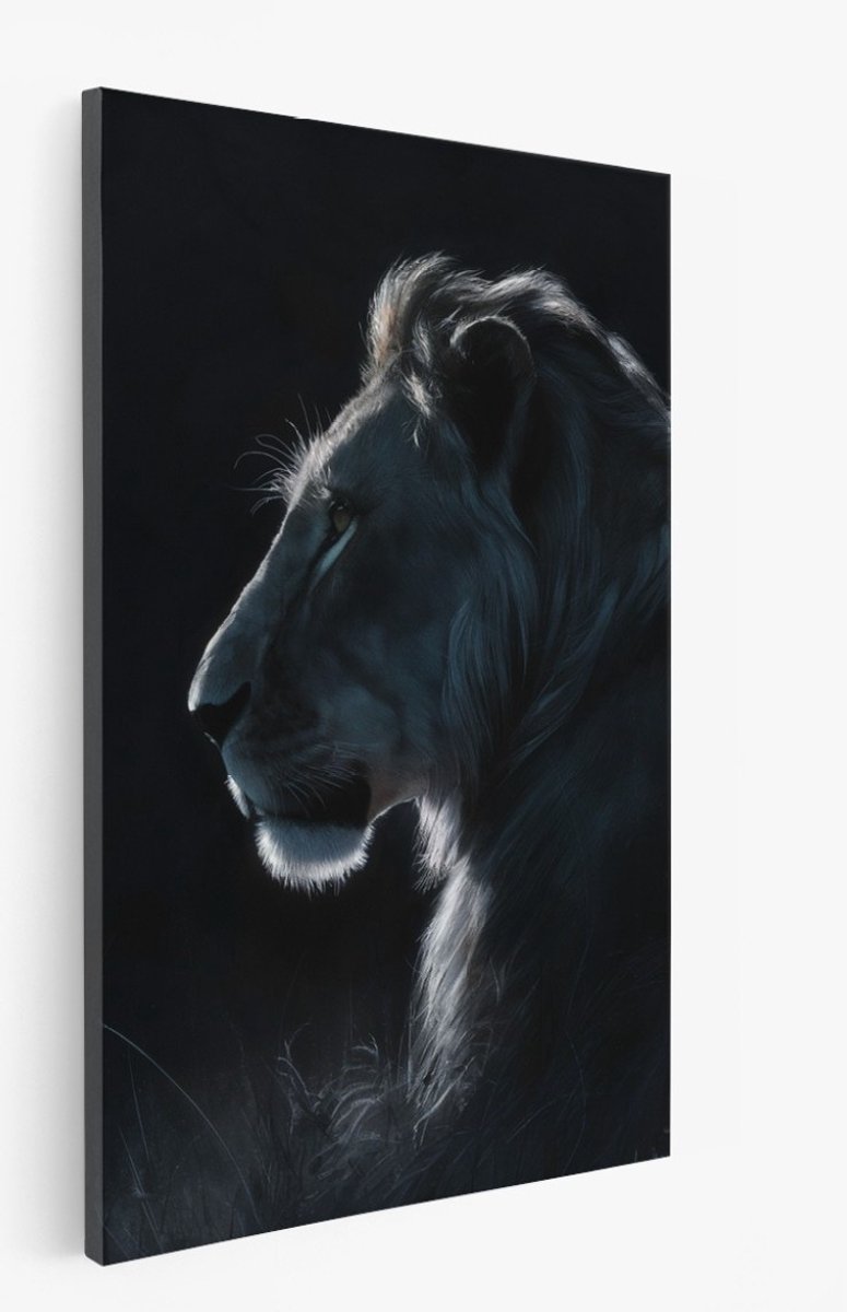 Saammp Canvas Schilderij - Leeuw in maanlicht - Natuur - Dieren - 30x40 - Foto op canvas - Wanddecoratie - Muurdecoratie Woonkamer - Slaapkamer decoratie - Canvas Print Multicolor