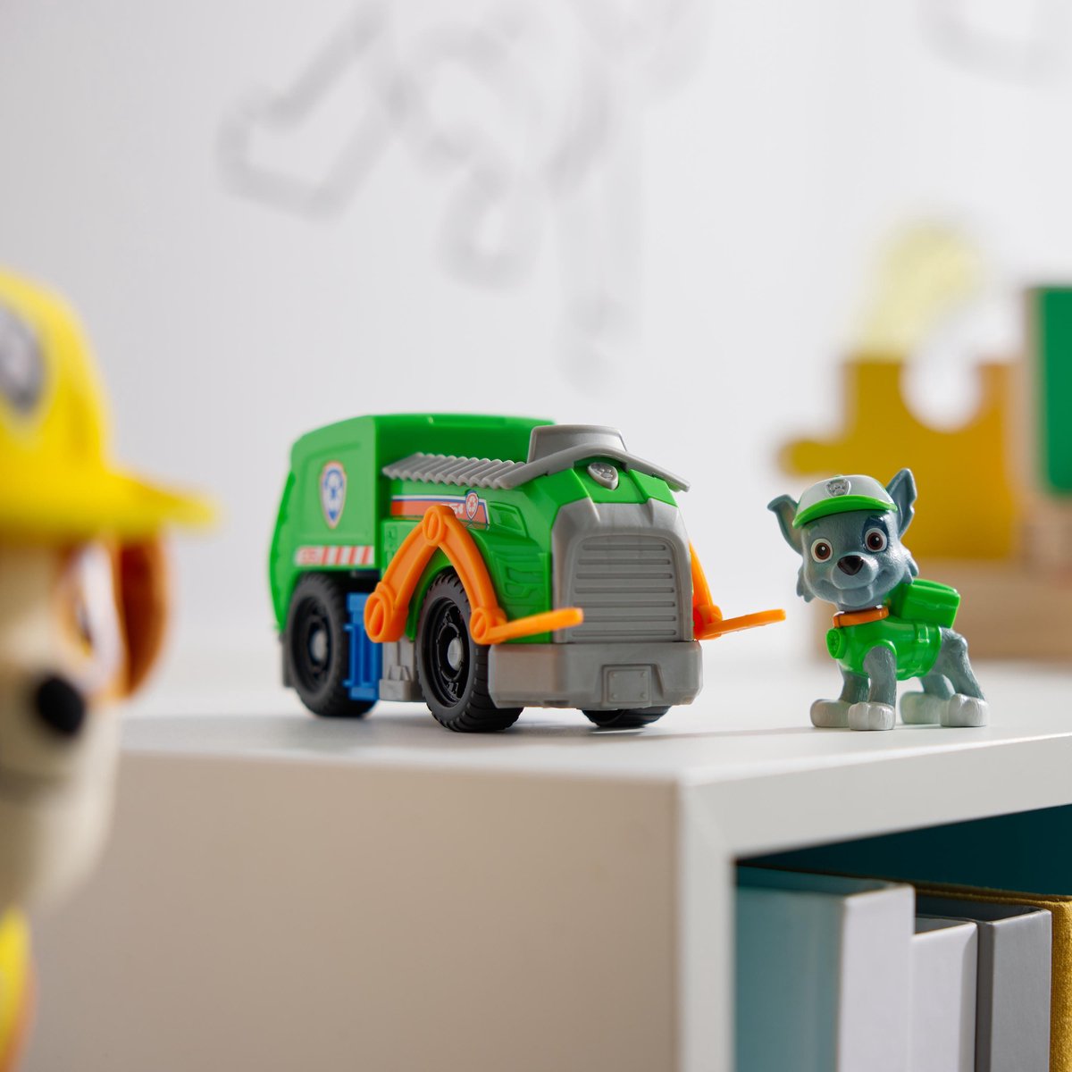 PAW Patrol - Rocky's Recycle Truck - speelgoedauto met speelfiguur - 80% gerecycled plastic - duurzaam speelgoed — afbeelding 16