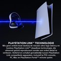 Zwarte gaming headset met witte hoofdband, verbonden met een PlayStation 5 console via PlayStation Link technologie.