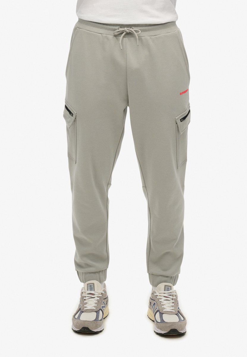 Superdry Tech Cargo joggingbroek met logo Heren Broeken Slate Iron
